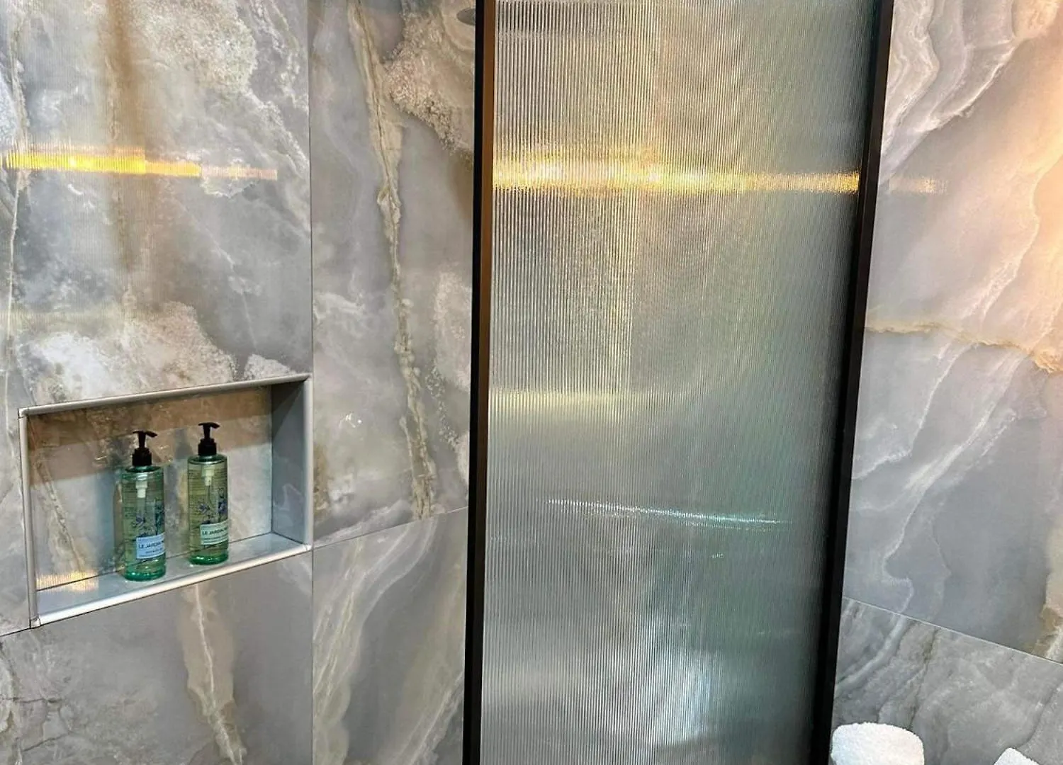 Peraiarooms Suites شقة Peraía