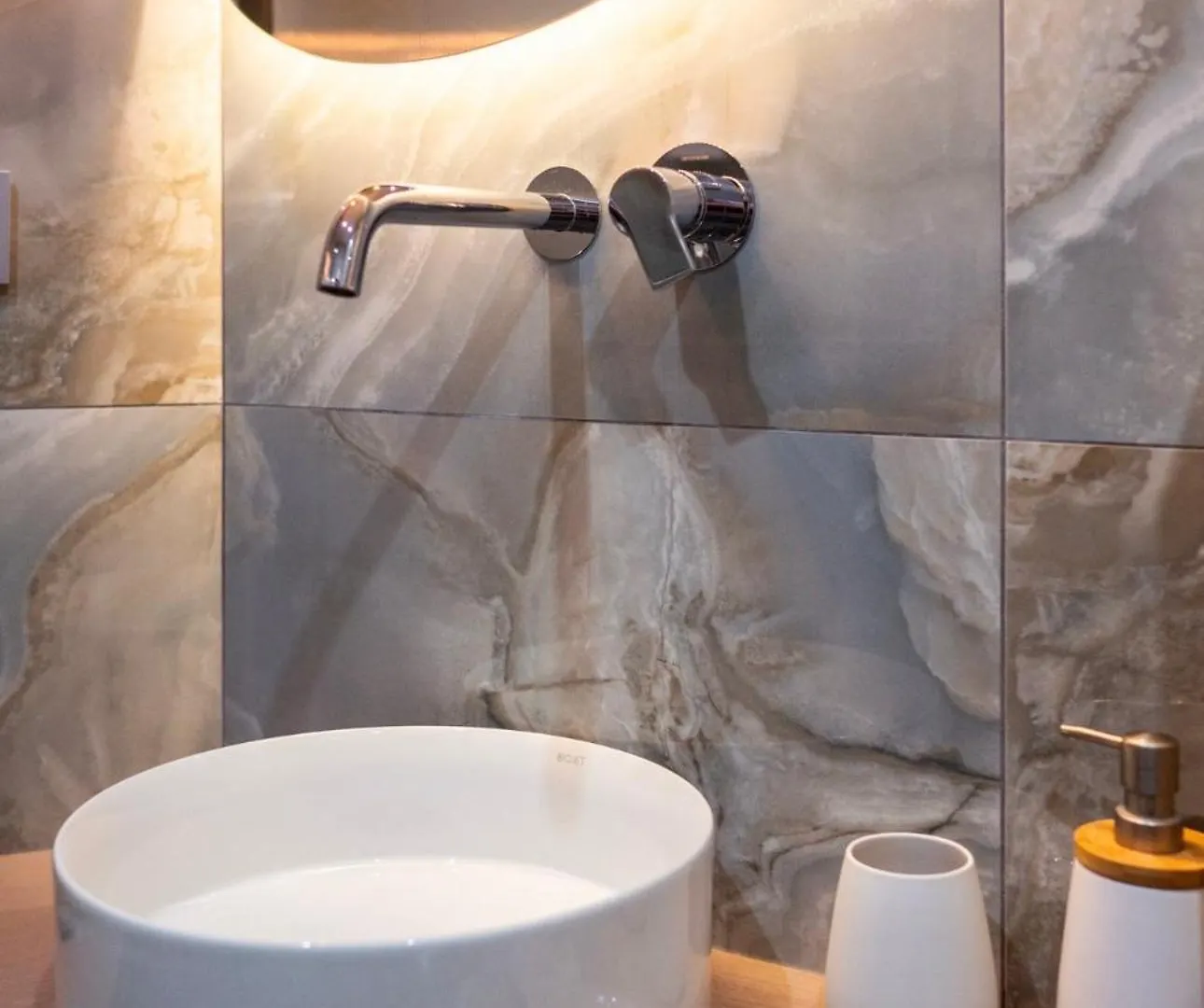 Peraiarooms Suites شقة