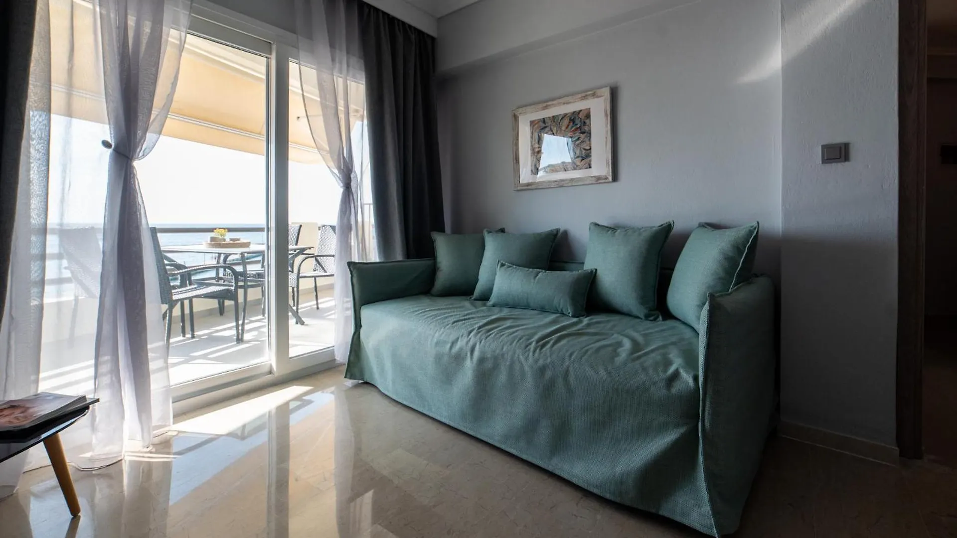 Peraiarooms Suites شقة Peraía